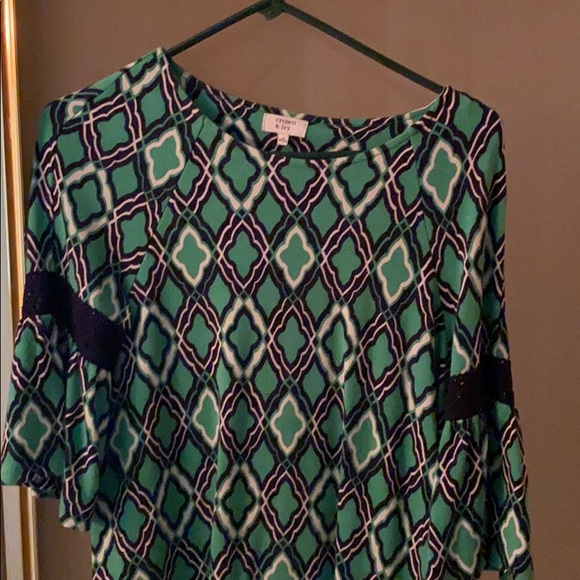 Top - Picture 2 of 2